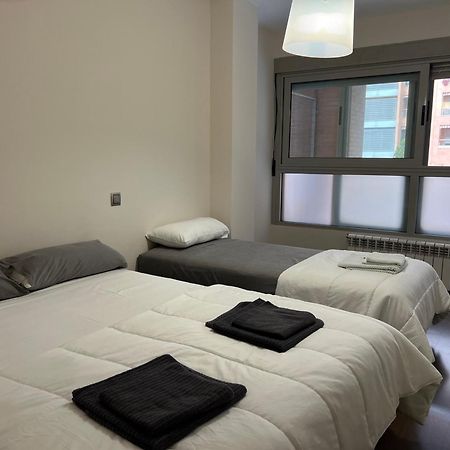 Impresionante Apartamento De 4 Dormitorios 3 Banos Y 2 Plazas De Garaje Madrid Exterior photo