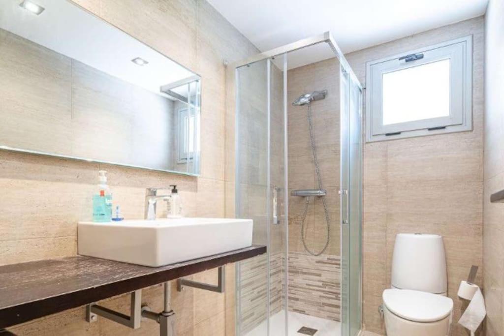 Impresionante Apartamento De 4 Dormitorios 3 Banos Y 2 Plazas De Garaje Madrid Exterior photo